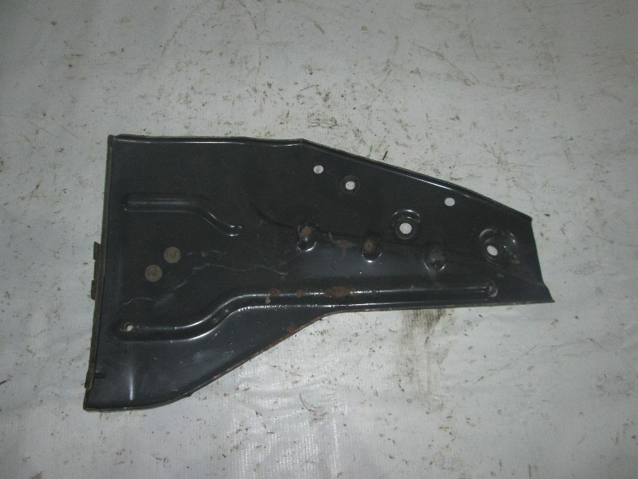 кронштейн переднего крыла левый б/у \ коррозия - 1